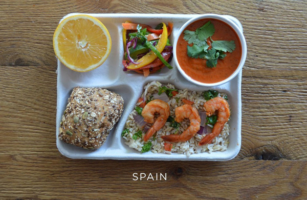 ย้อนสมัยข้าวถาดหลุมวัยเด็ก มาดูหน้าตาอาหารกลางวันจากโรงเรียนทั่วโลกกันเถอะ