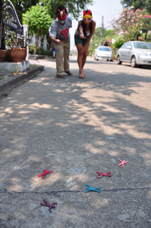 ทอยเส้น การละเล่นพื้นบ้าน