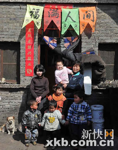 ใจงาม หญิงชาวจีนเป็นแม่บุญธรรมของเด็กกว่า 80 คน