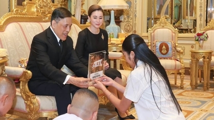 ในหลวง พระราชินี พระราชทานพระบรมราชวโรกาสให้ เนเน่ รอยัล เข้าเฝ้าฯ